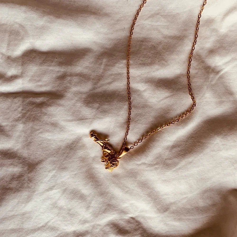 Guns & Roses Necklace - Picture 4 of 4